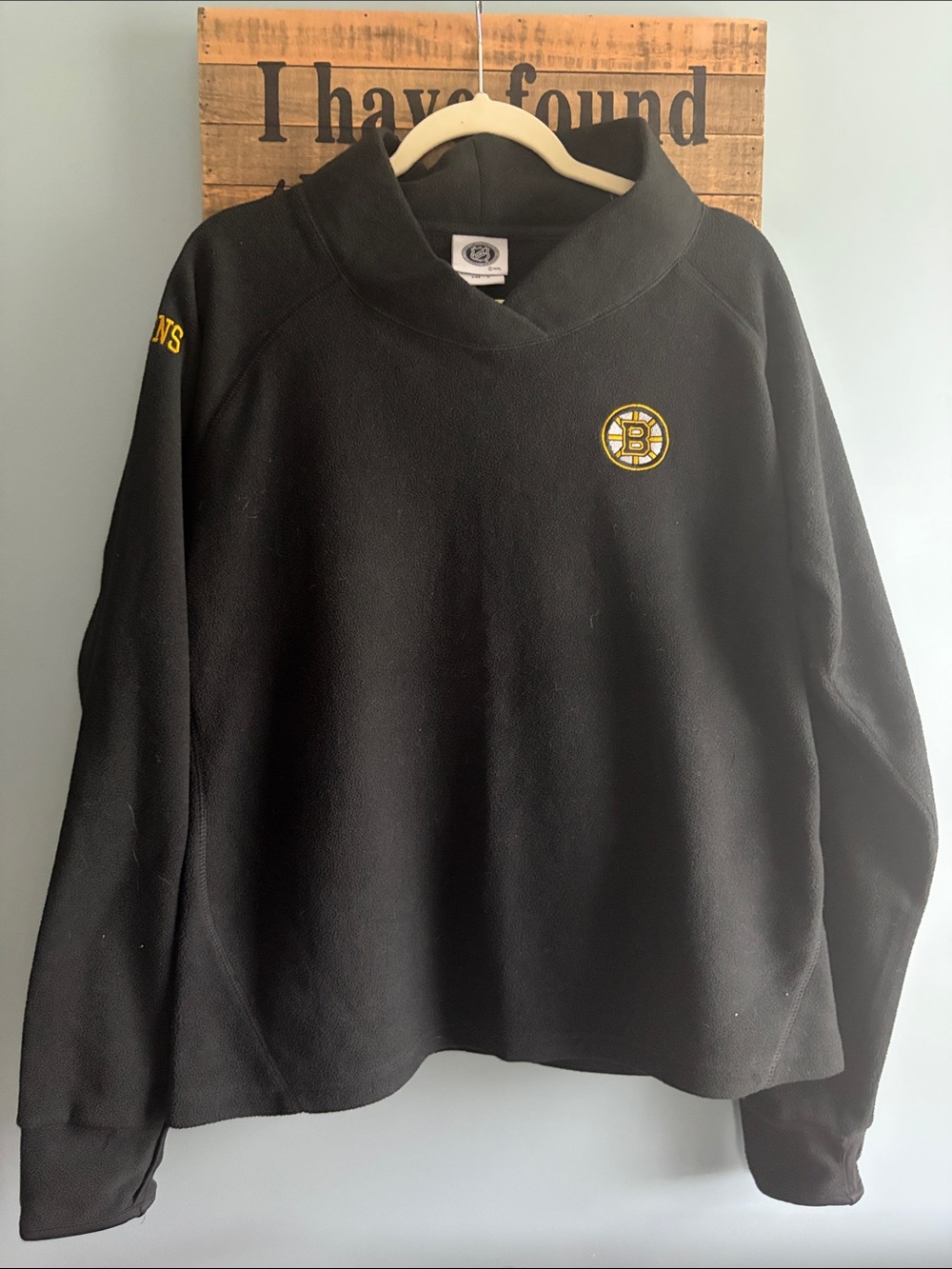 NHL Black Boston Bruins V-neck Fleece Pullover Women’s size L